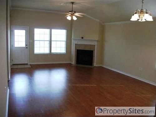 4th image of 2540 Massey Ln