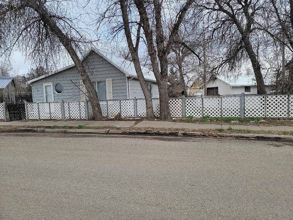 1st image of 324 Blaine St
