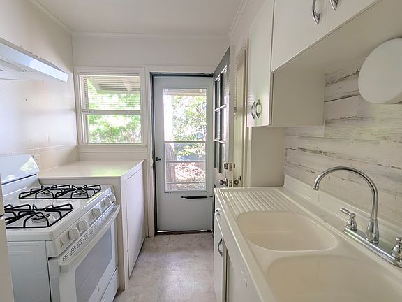 4th image of 4049 Prescott Ave