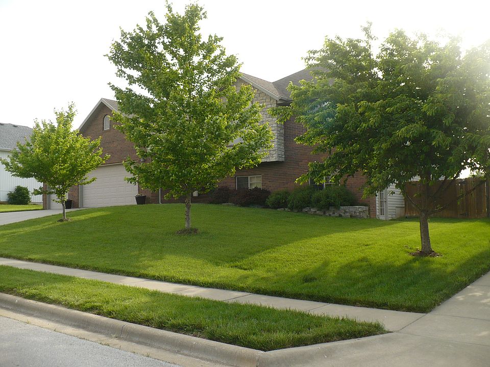 2nd image of 658 S Magnolia Ave