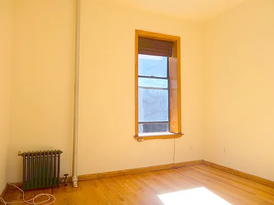 Rented by Manhattan Connection | media 28