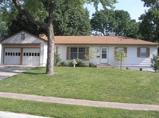 5914 W 101st Pl, Overland Park, KS 66207
