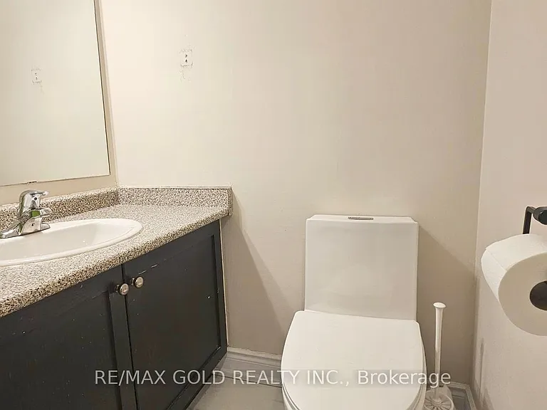 15 Valonia Dr #UPPER — Photo 5