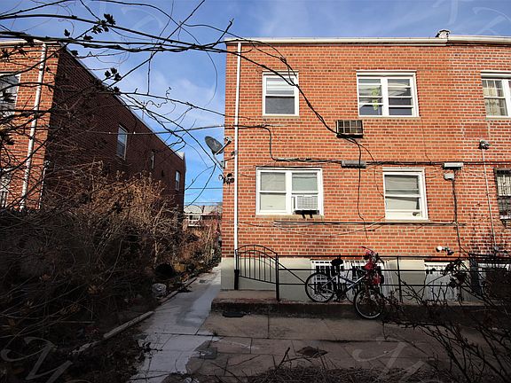 4th image of 1426 E 100th St