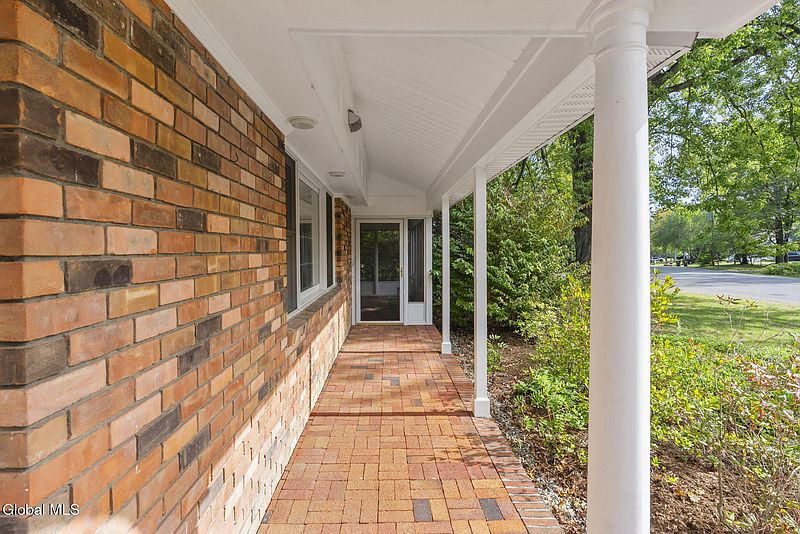3rd image of 85 Parkwyn Drive