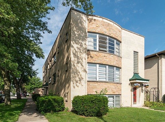 2nd image of 1648 Clarence Ave