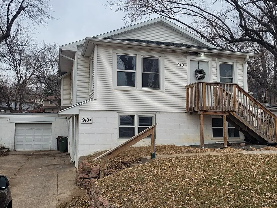 910 Harrington Ave #B