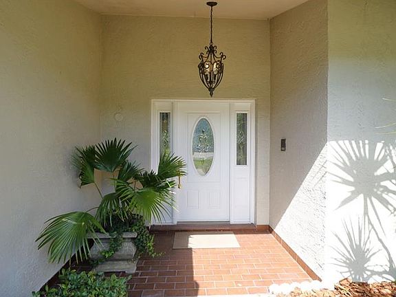 2nd image of 14812 Dartmoor Ln