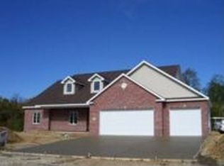 112 Cherokee Dr, Groveland, IL 61535