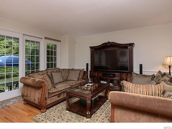5th image of 5 Merion Ct