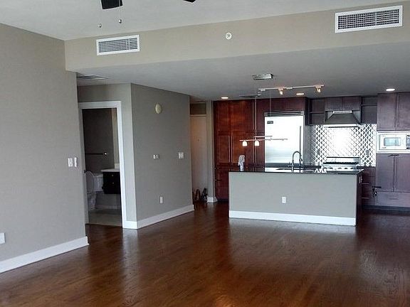 2nd image of 1120 E Kennedy Blvd Unit 1412
