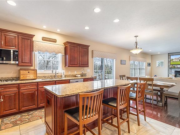 2nd image of 218 Jacobs Way
