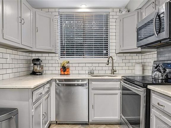 2nd image of 16 Rowayton Woods Dr #16