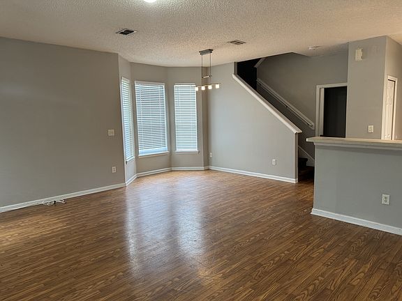 3rd image of 458 Sherwood Oaks Dr