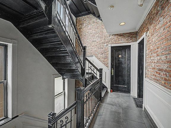 5th image of 20 Prince St #17O