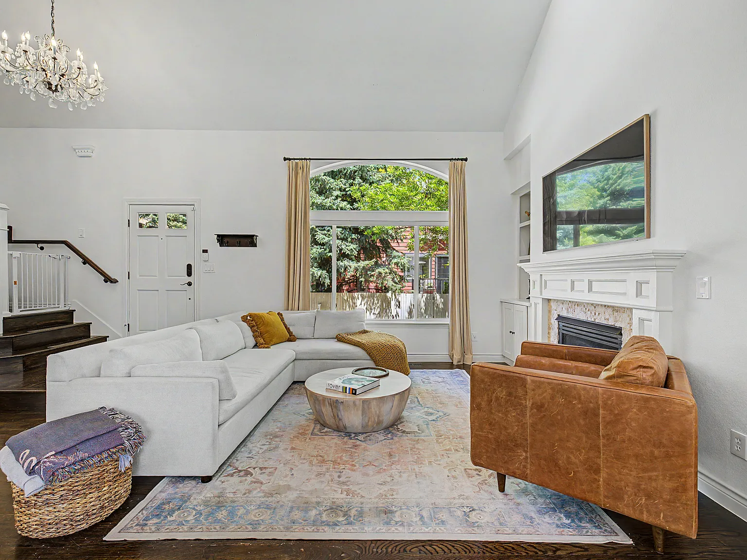 4 bed, 3.5 bath, 2379 sqft, $8,000 — Photo 3