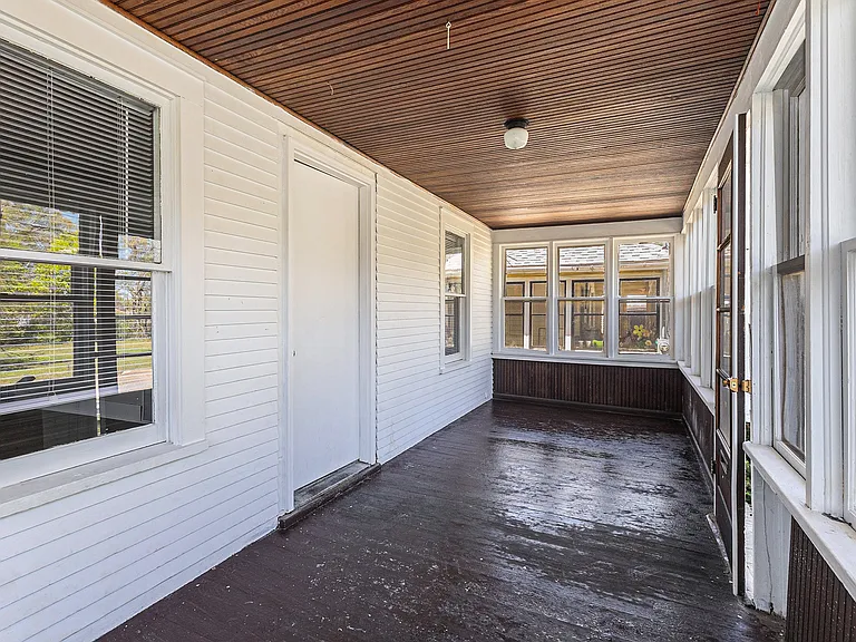 1089 Sophia St — Photo 14