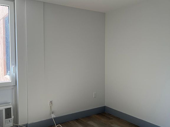 4th image of 1143 Hoe Ave #1C