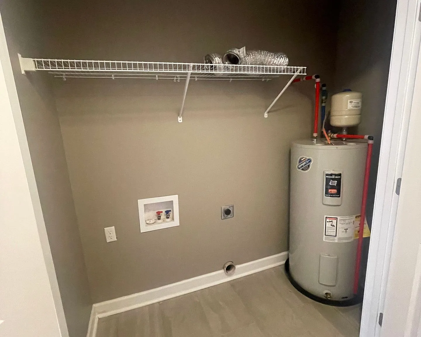 Modern 2-Bedroom Apartment in Rogersville, AL Move-In Ready! — Photo 4