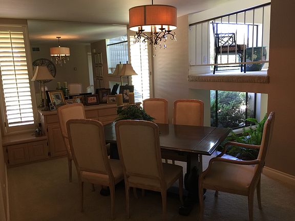 Formal Dinning Room 