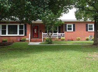 330 Pinecrest Dr, Fayetteville, NC 28303