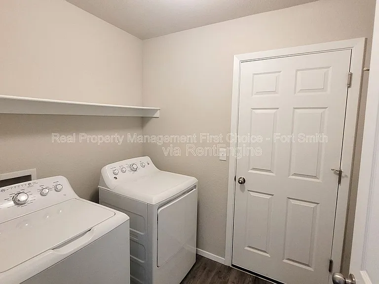 8218 Melody Ln — Photo 16
