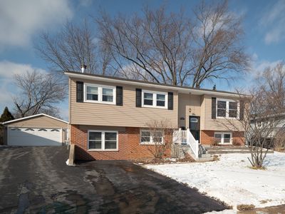 7324 Willow Ave, Woodridge, IL, 60517