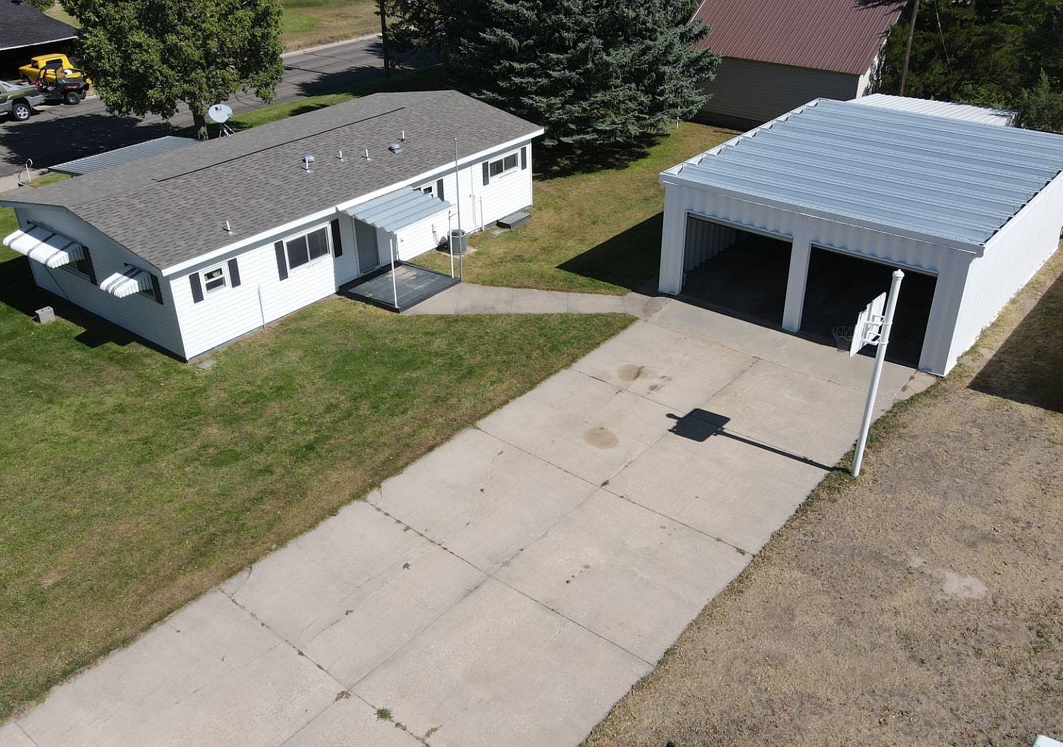 503 SW 3rd St, Mullen, NE 69152 | Zillow