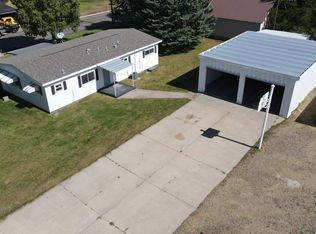 503 SW 3rd St, Mullen, NE 69152