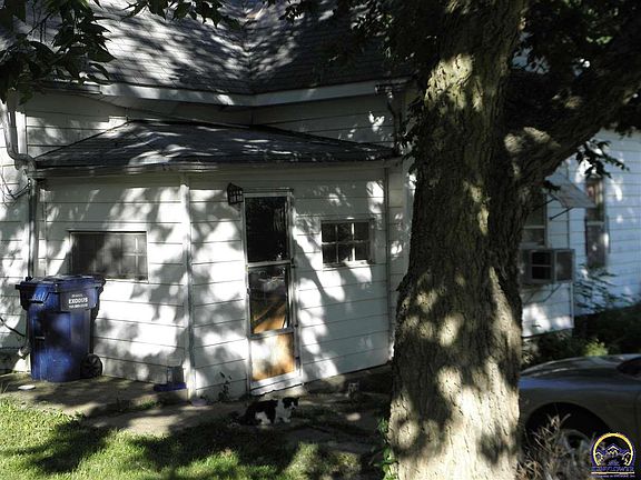 4th image of 309 S Cedar St