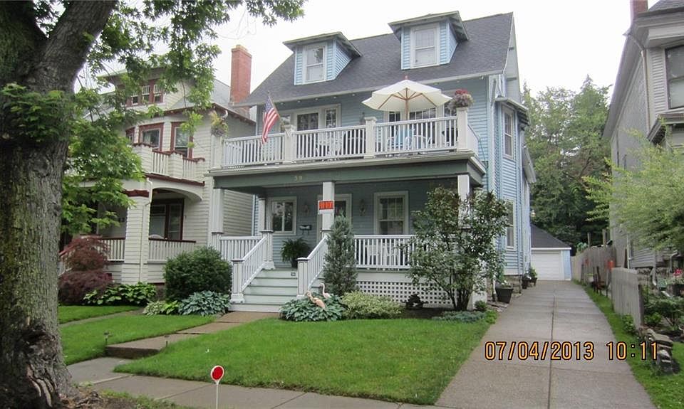 1st image of 39 Brantford Pl