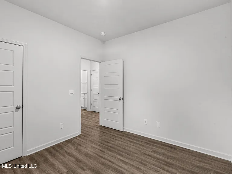 621 Stillwater Cv — Photo 22
