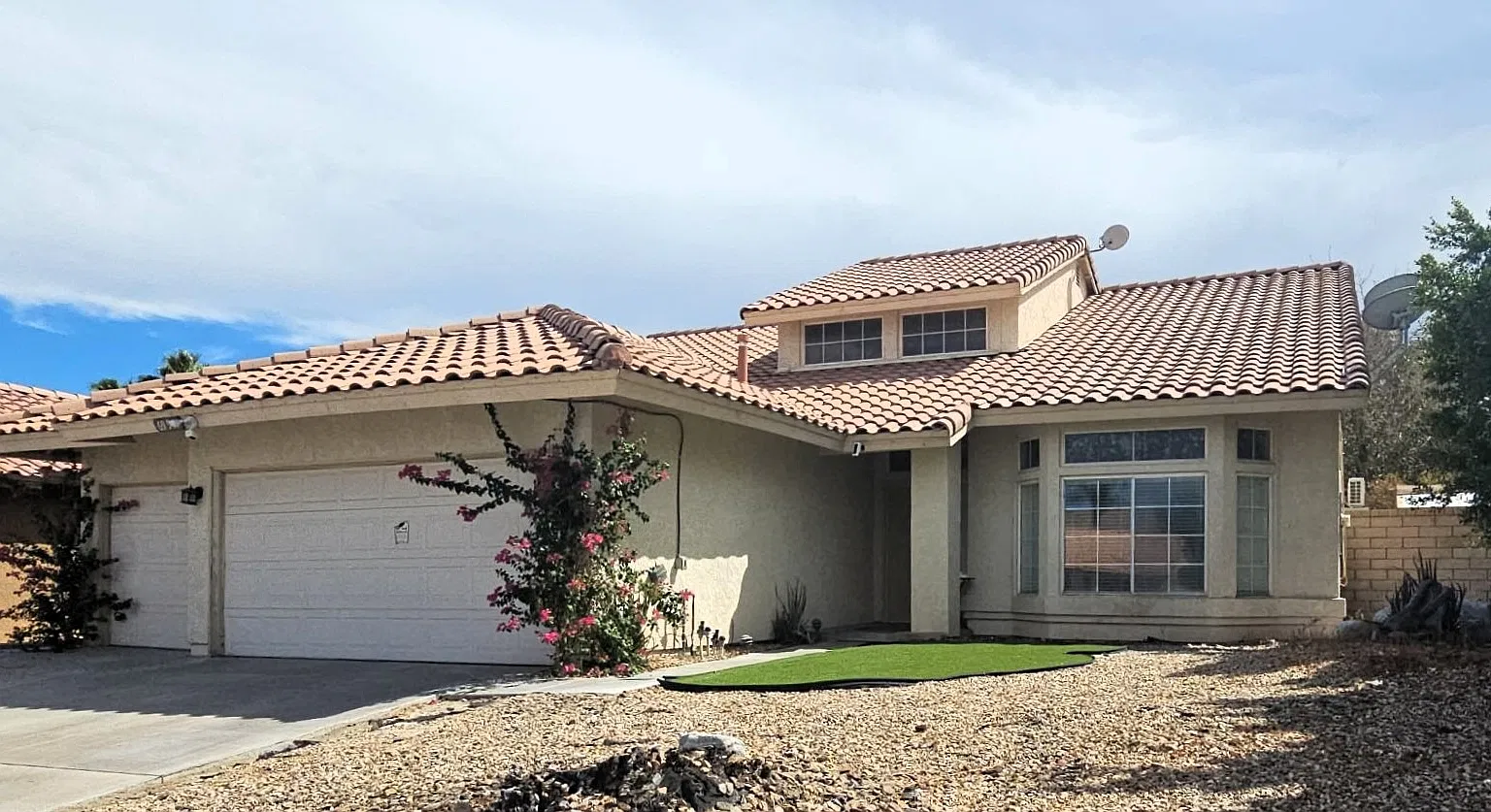 3 bed, 2.5 bath, 2474 sqft, $3,500 — Photo 2