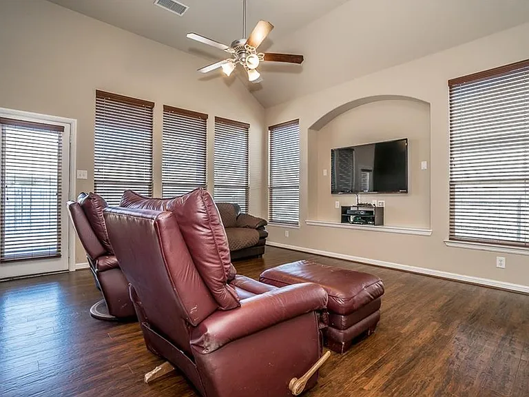 1405 Nightingale Dr — Photo 26
