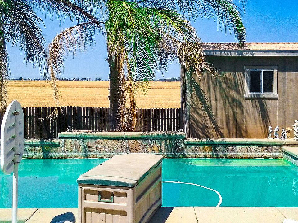 2nd image of 220 Saint Lucia Way