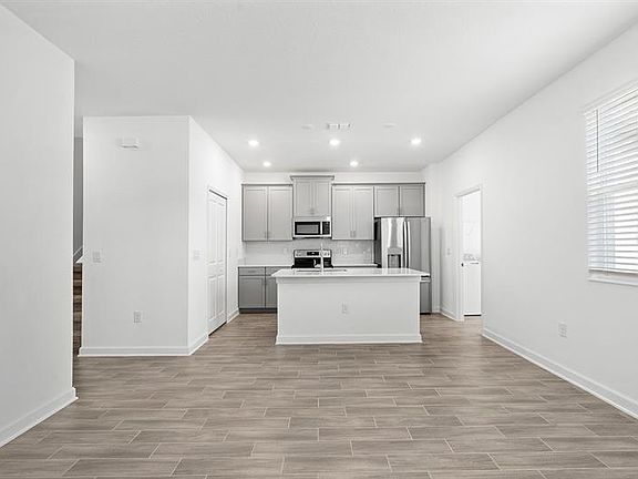 4th image of 3039 Villa Way Cir