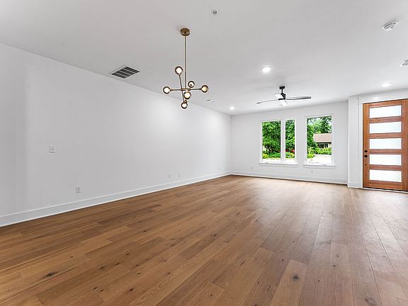 3rd image of 4114 W Olive St