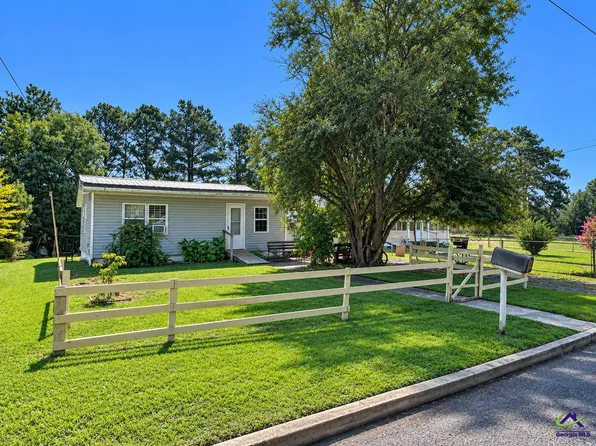718 Walcott St, Perry, GA 31069
