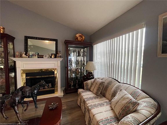 2nd image of 3550 NE 42nd Pl