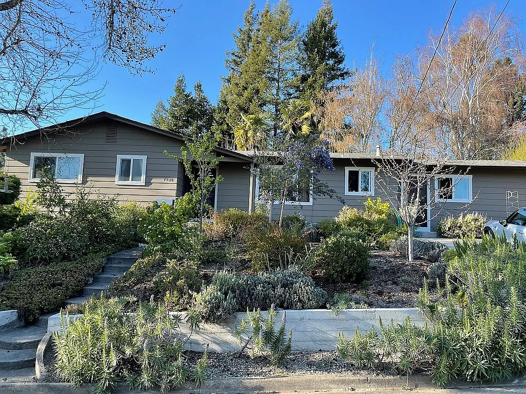 7960 Bella Vista Dr photo 1