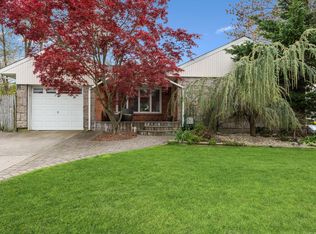 2222 Smith St, Merrick, NY 11566