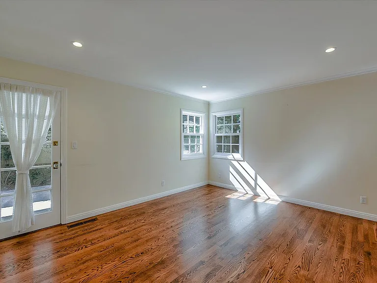 135 Wilder Ave — Photo 42