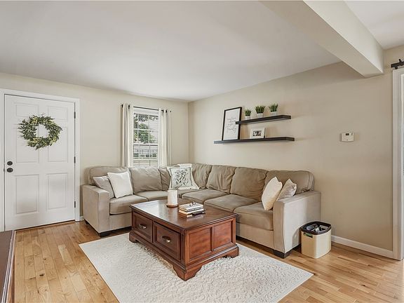 2nd image of 9 Houghton Cir