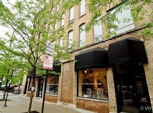 449 N Wells St APT 1W, Chicago, IL 60654