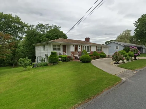 3 Ostend St, Johnston, RI 02919