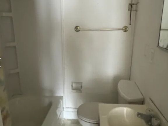 2nd image of 1814 E Genesee Ave #2