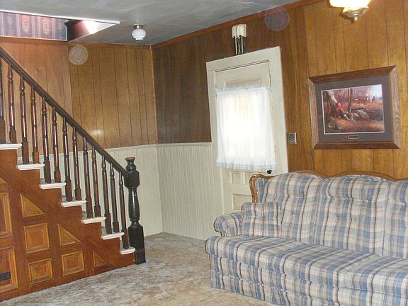 5th image of 137 Washington St