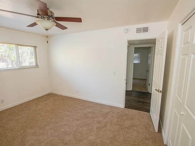 Villa Monterey Apartments — Photo 32