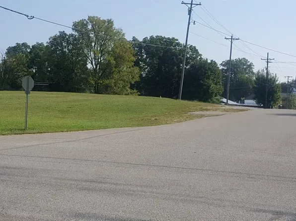 140 & 144 W 3rd St, Parsons, TN 38363