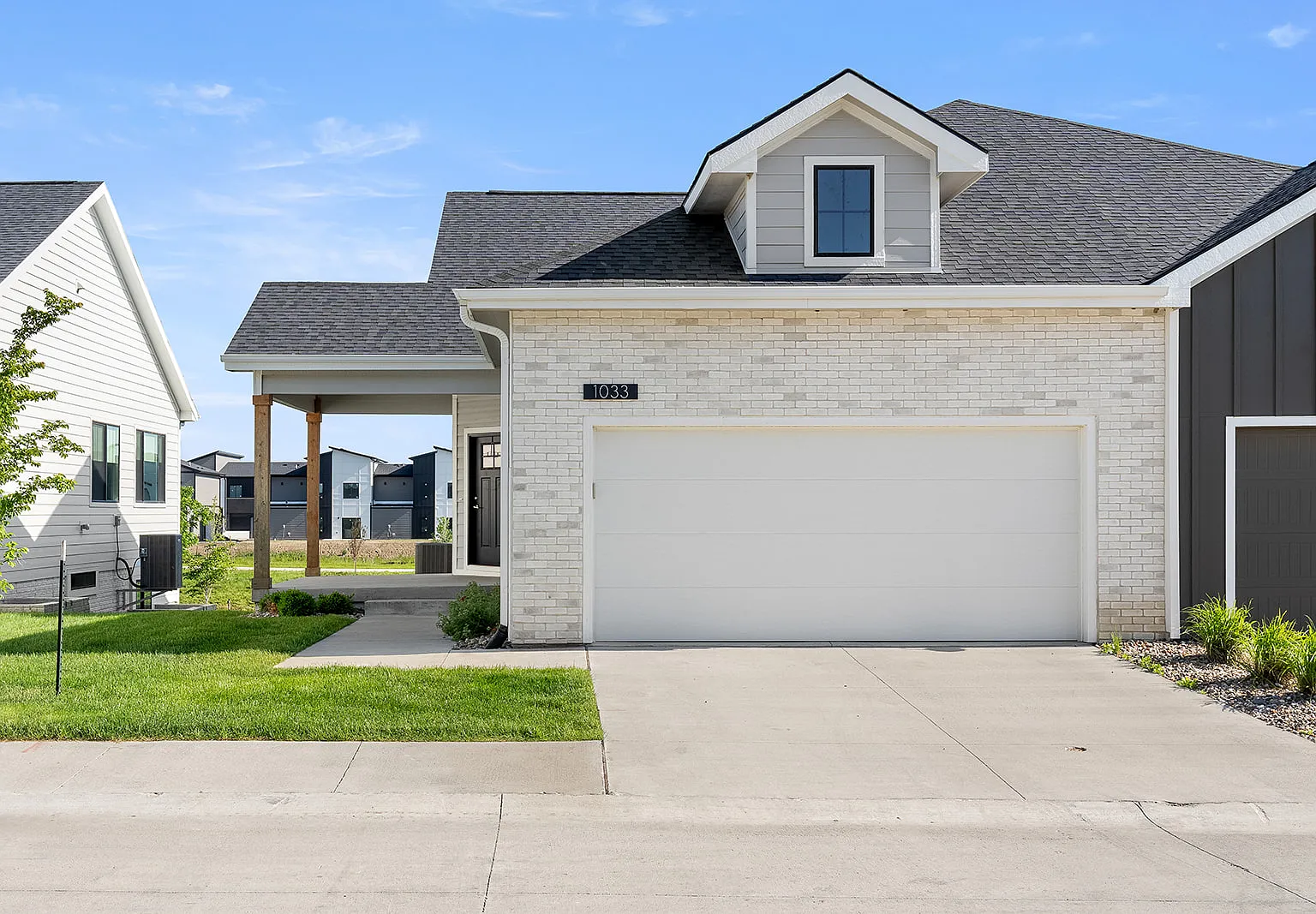 3 bed, 1736 sqft, $2,200 — Photo 3